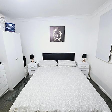 Lovely Fully Furnished One Bed Flat To Let Энфилд Экстерьер фото