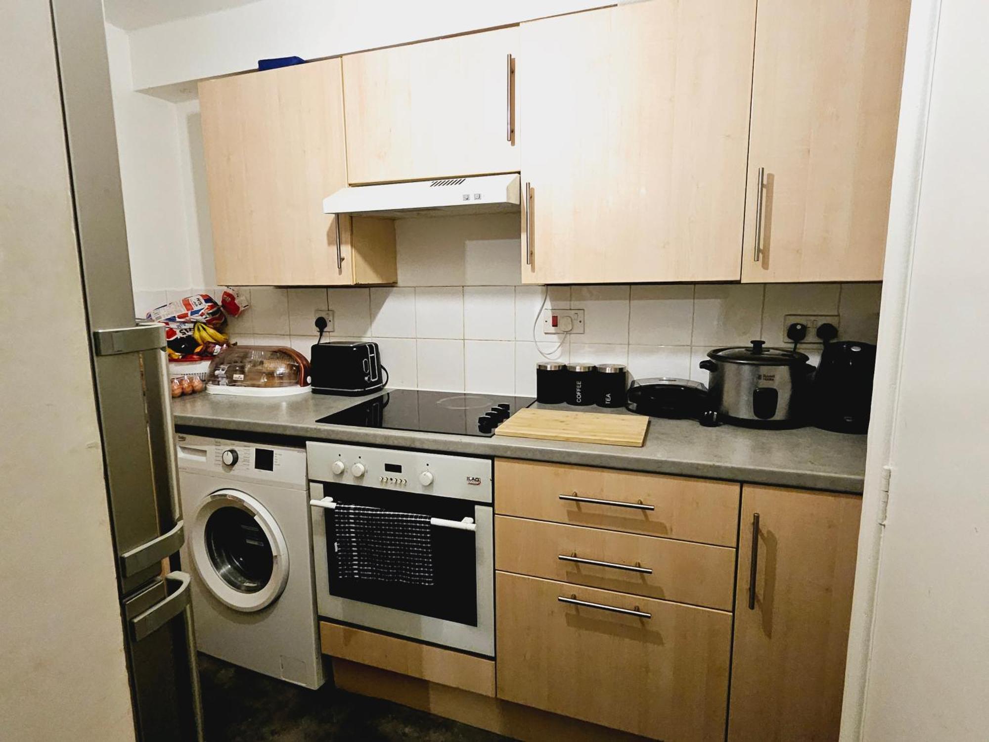 Lovely Fully Furnished One Bed Flat To Let Энфилд Экстерьер фото